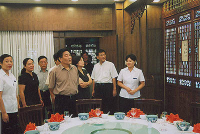 �����и��г��ŷ����쵼ͬ־���޷����˷�ׯ��װ�޷����ӡ����������һ��